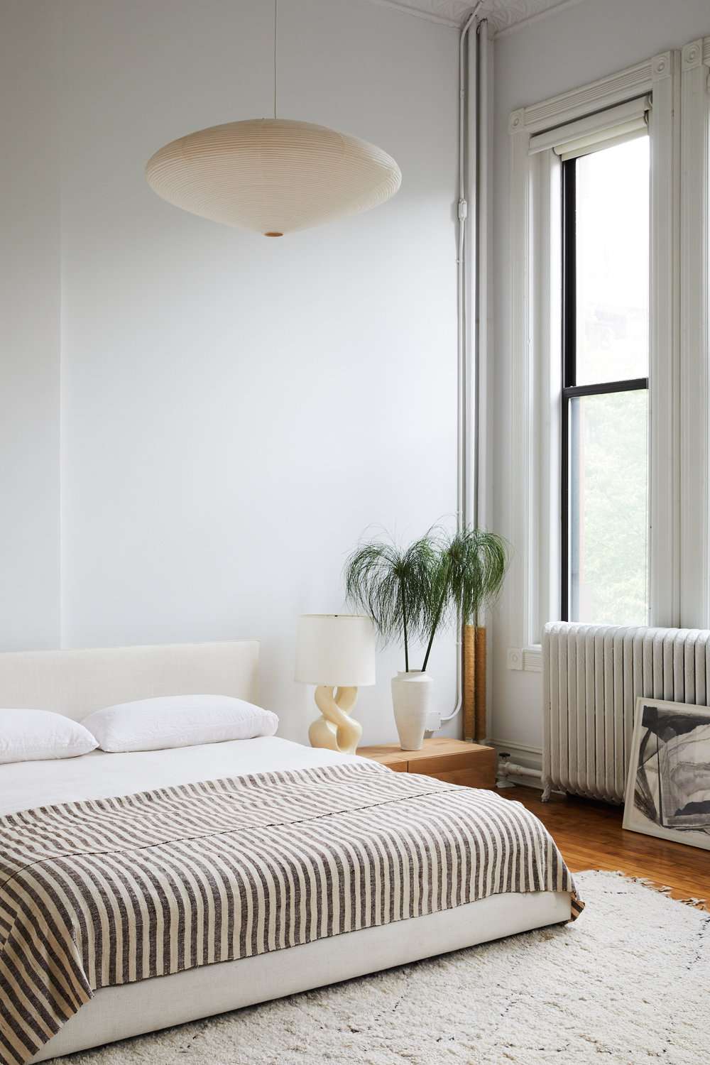 Minimalistisches Schlafzimmer aus der Mitte des Jahrhunderts