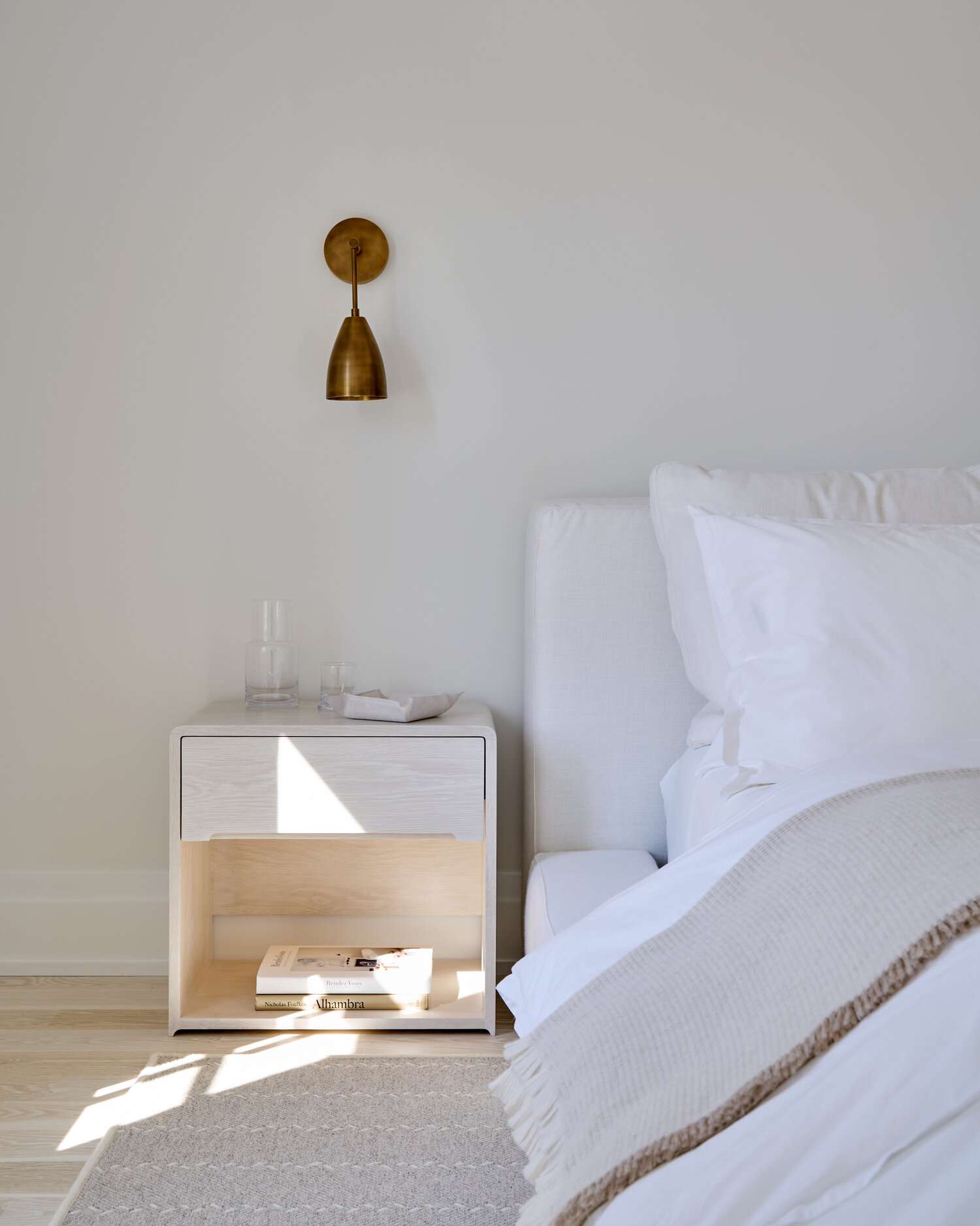 minimalist Scandi-style bedroom decorating ideas