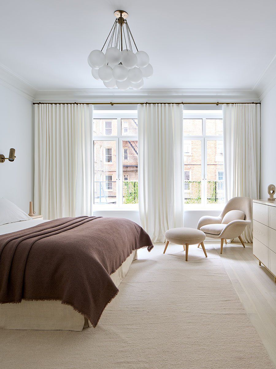 Weiches minimalistisches Schlafzimmer