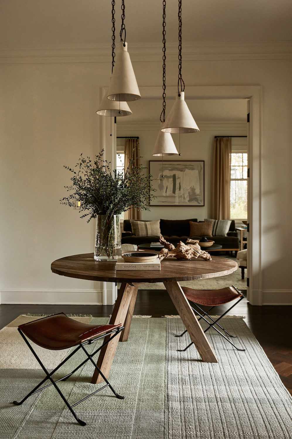 entryway with group of pendant lights