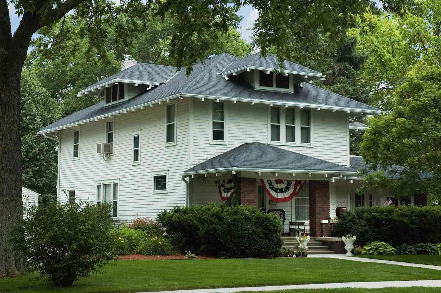 Amerikanisches viereckiges Handwerkerhaus