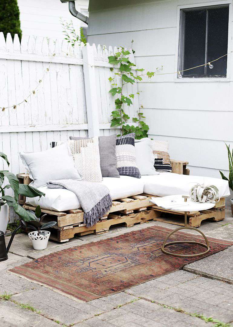 DIY pallet couch