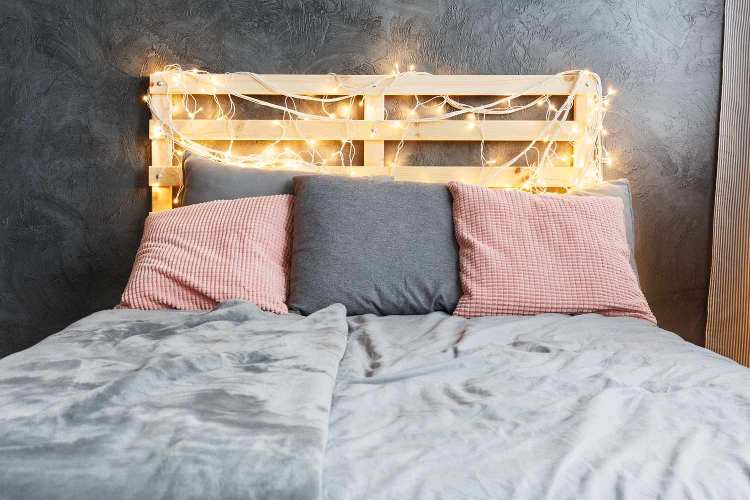 pallet wood headboard with twinkle lights