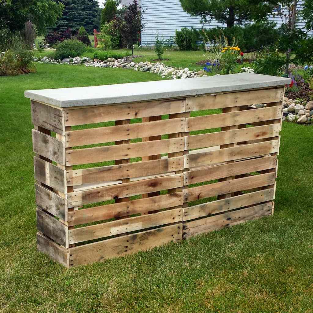 Picture of a pallet patio bar with concrete top