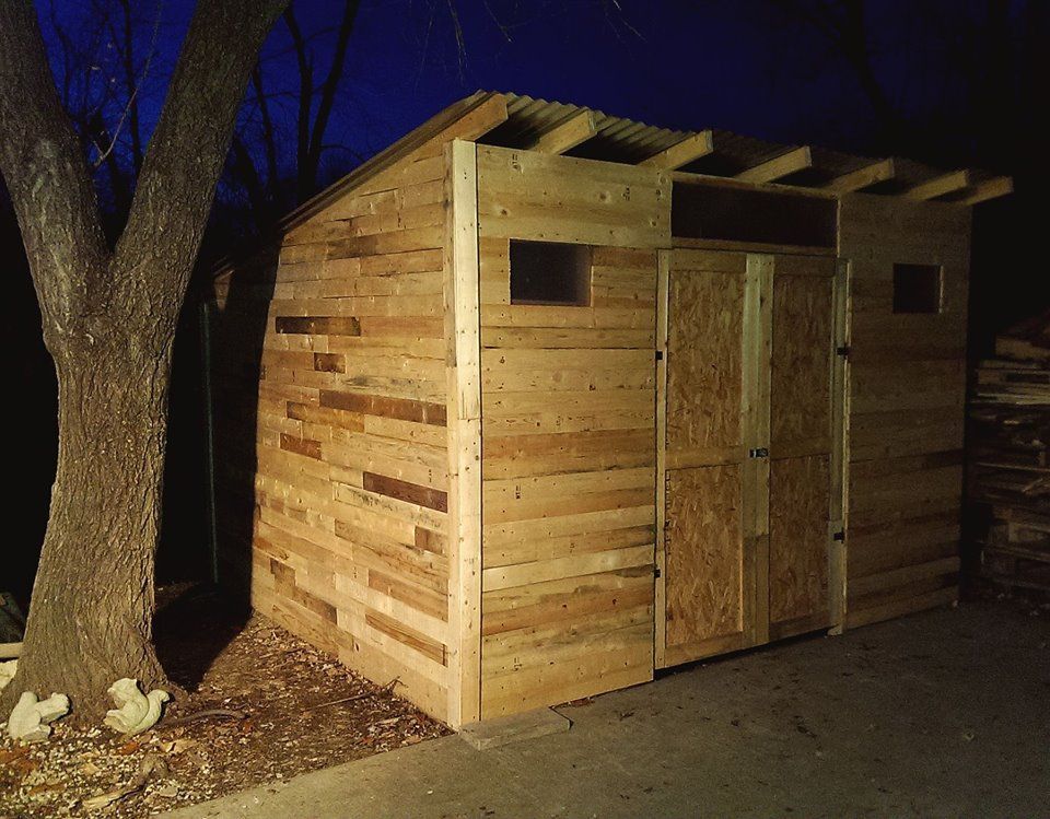 Picture of a pallet shed