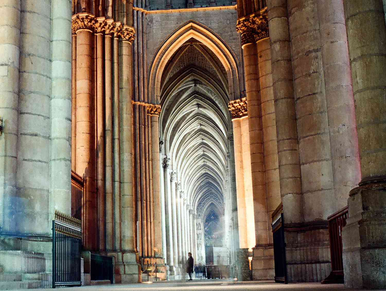 Spitzbögen in der Kathedrale von Reims