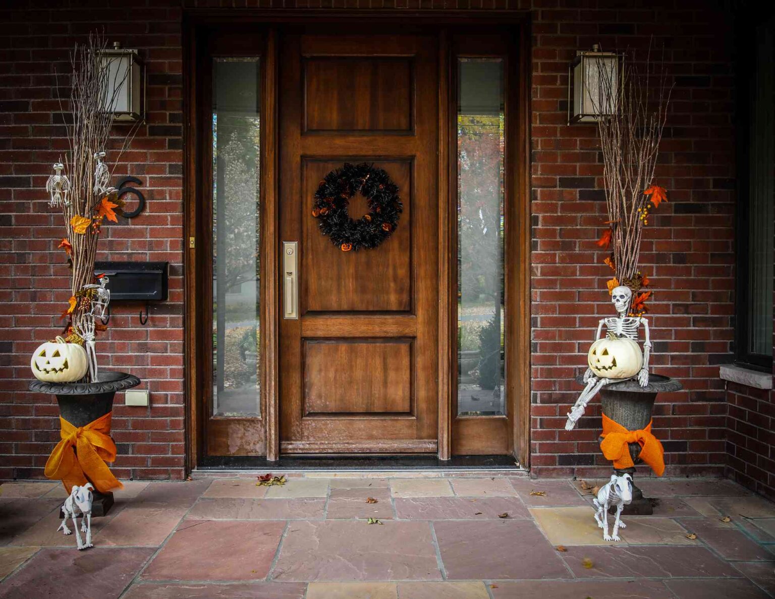 1737104881 45 Halloween Wreath Ideas to Make Before October That Will