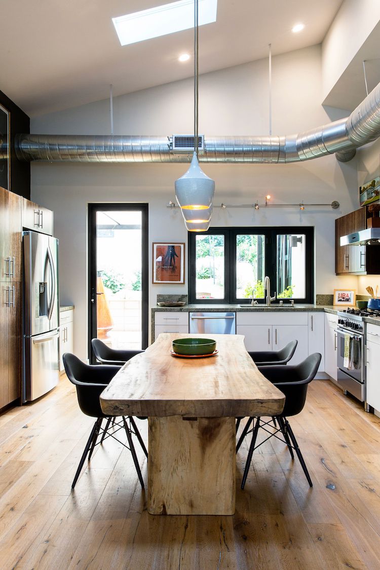 eat-in kitchen with vaulted ceiling