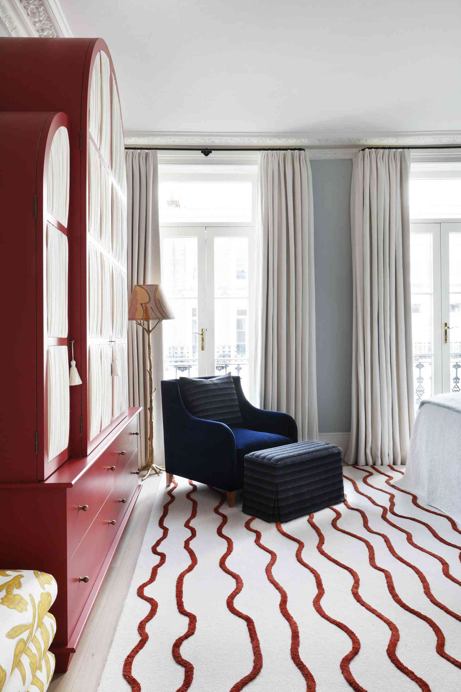 maximalist bedroom rug ideas