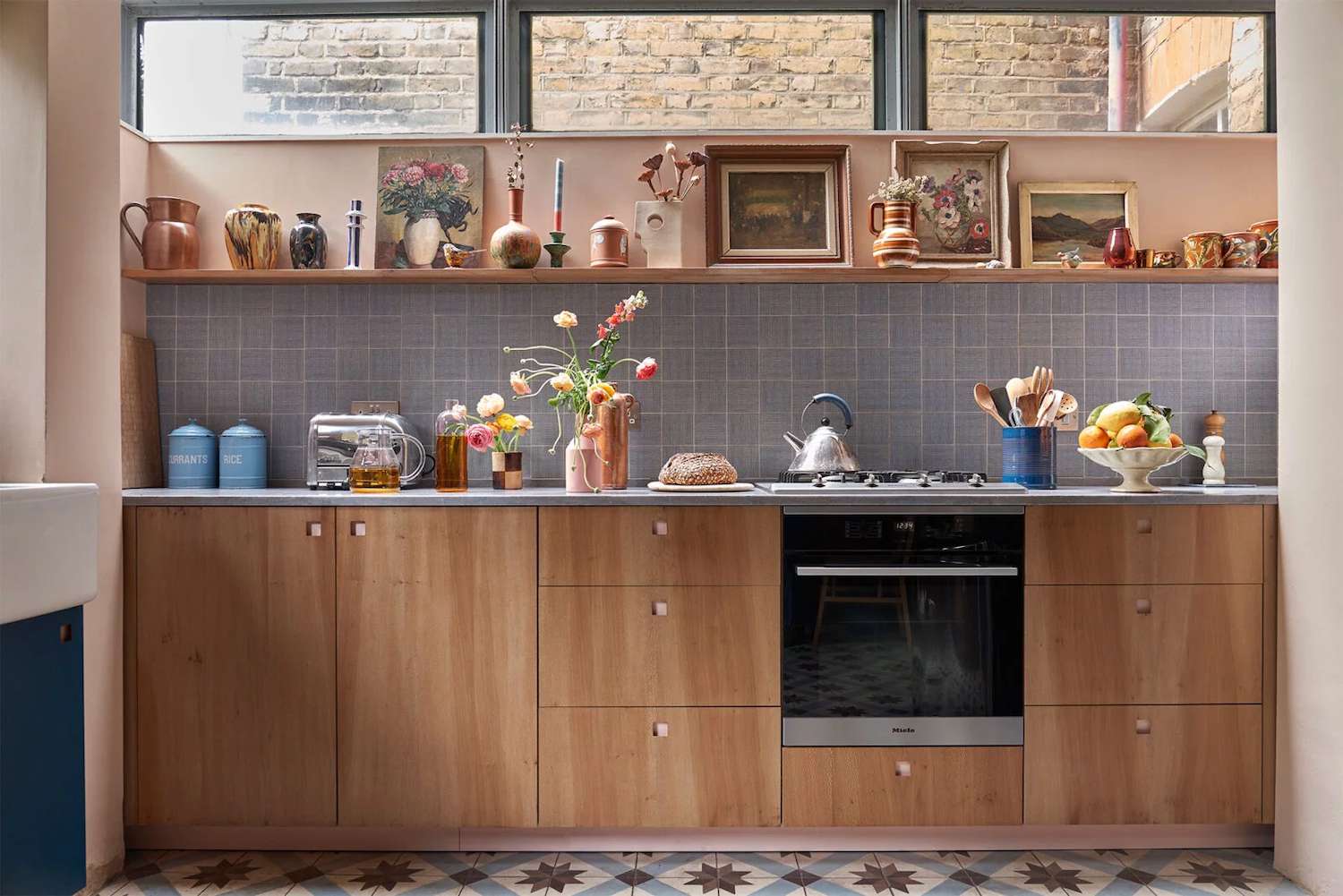 gray kitchen backsplash