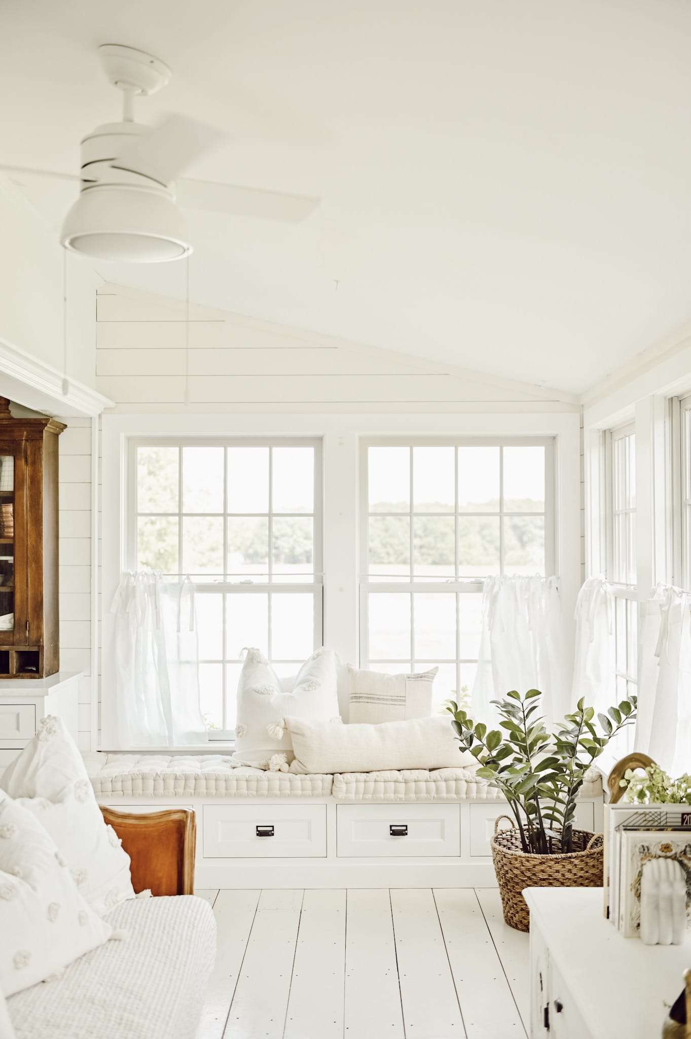 sunroom window seat