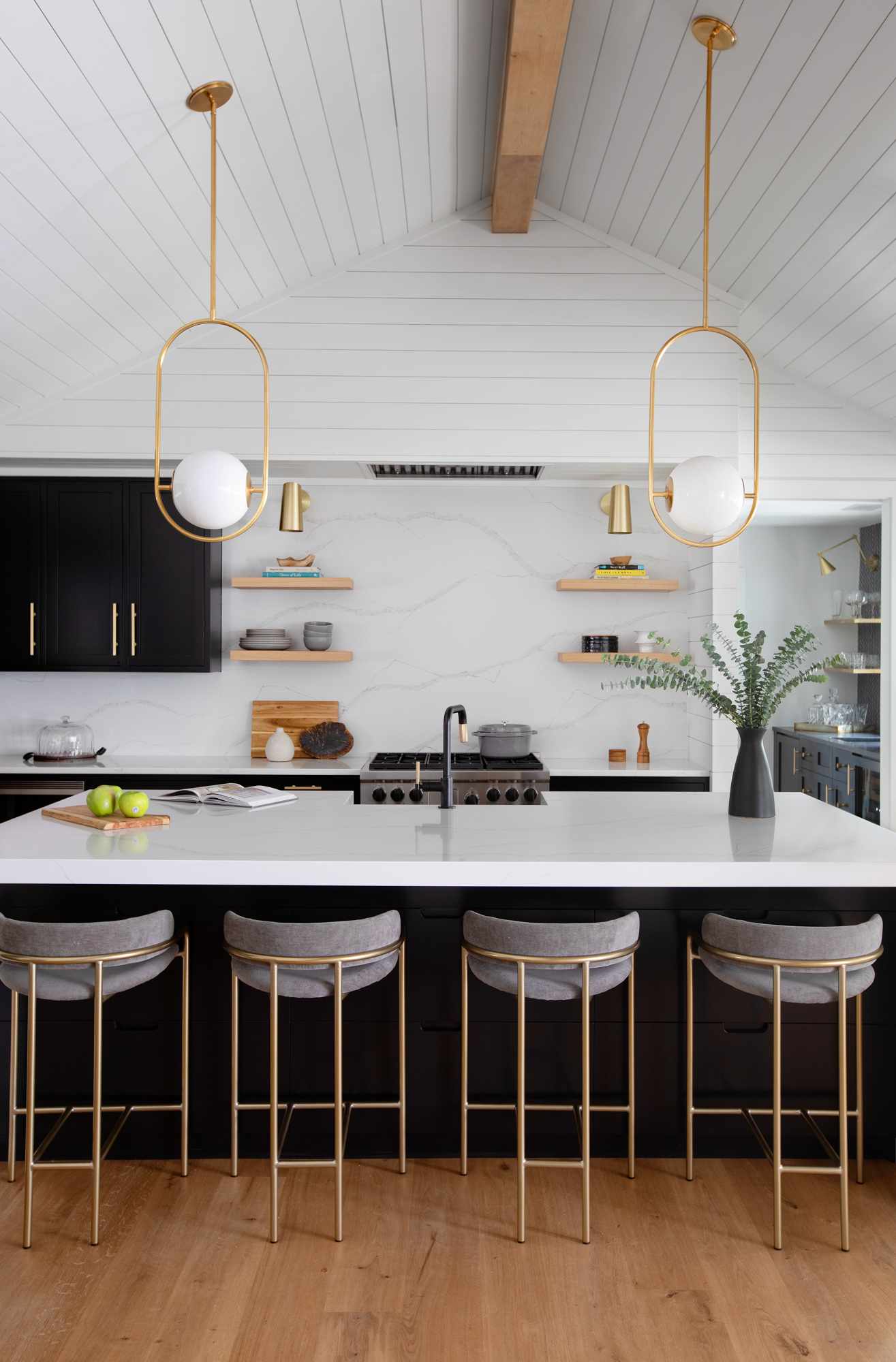 decorative modern pendant lights over kitchen island